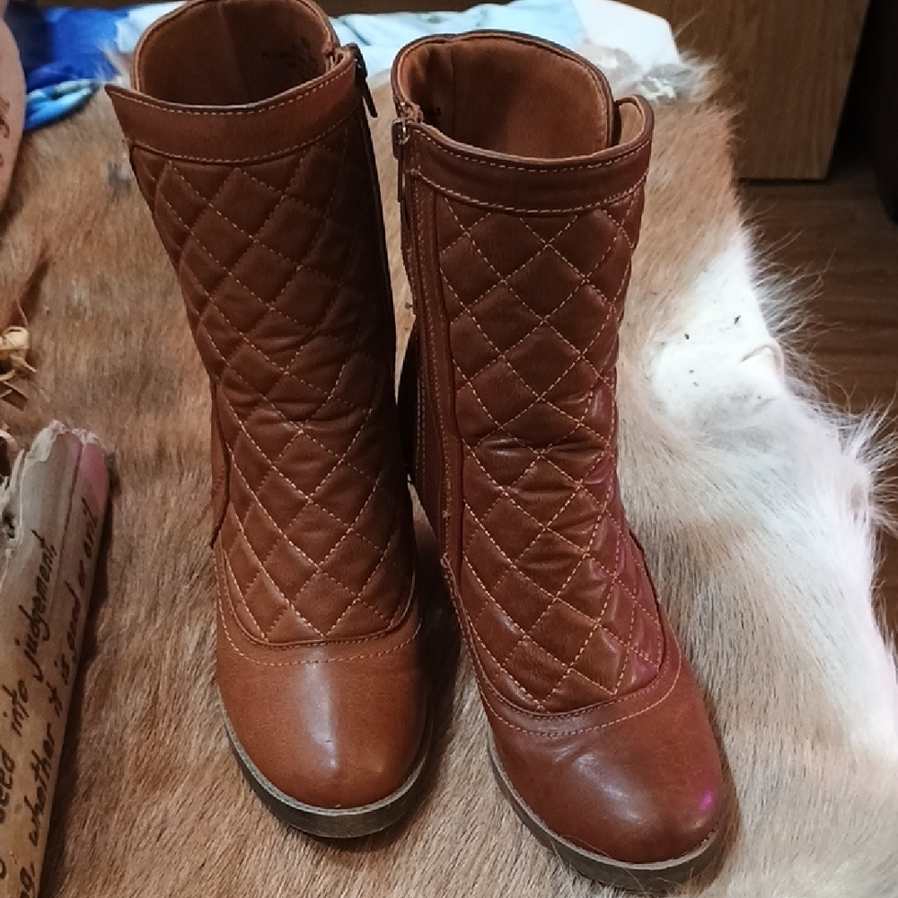Quilted Brown Ankle Boots Size 8